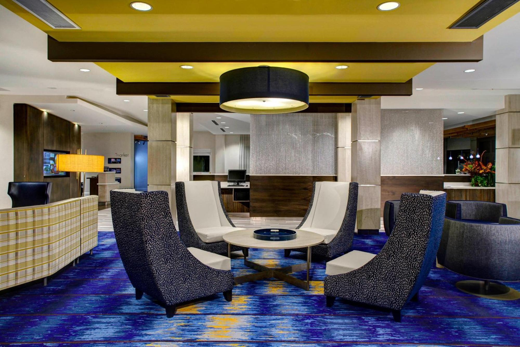 Courtyard By Marriott Carrollton Hotel Bagian luar foto
