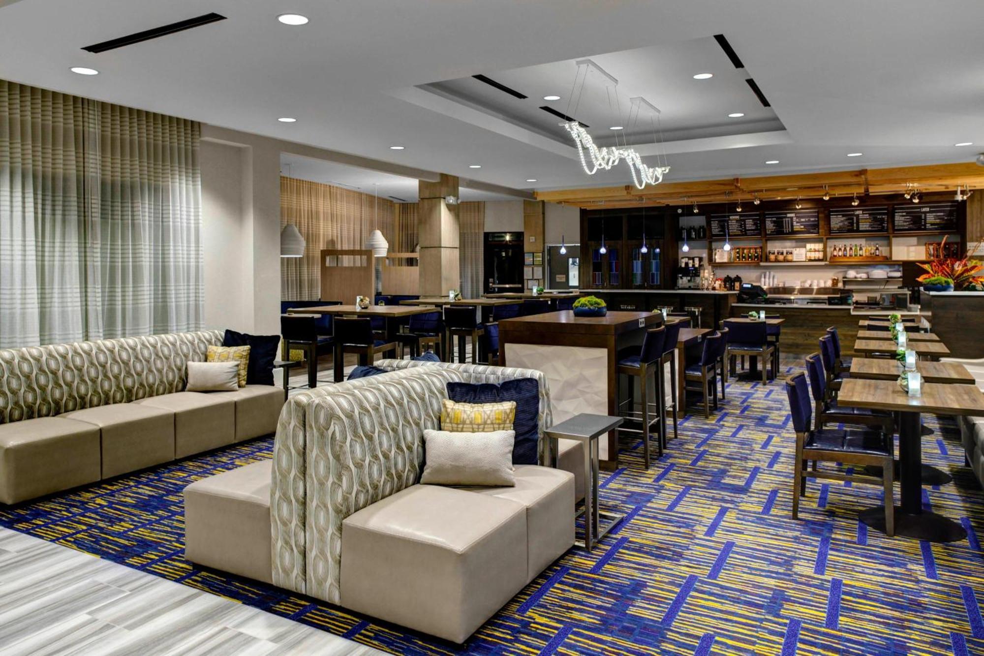 Courtyard By Marriott Carrollton Hotel Bagian luar foto