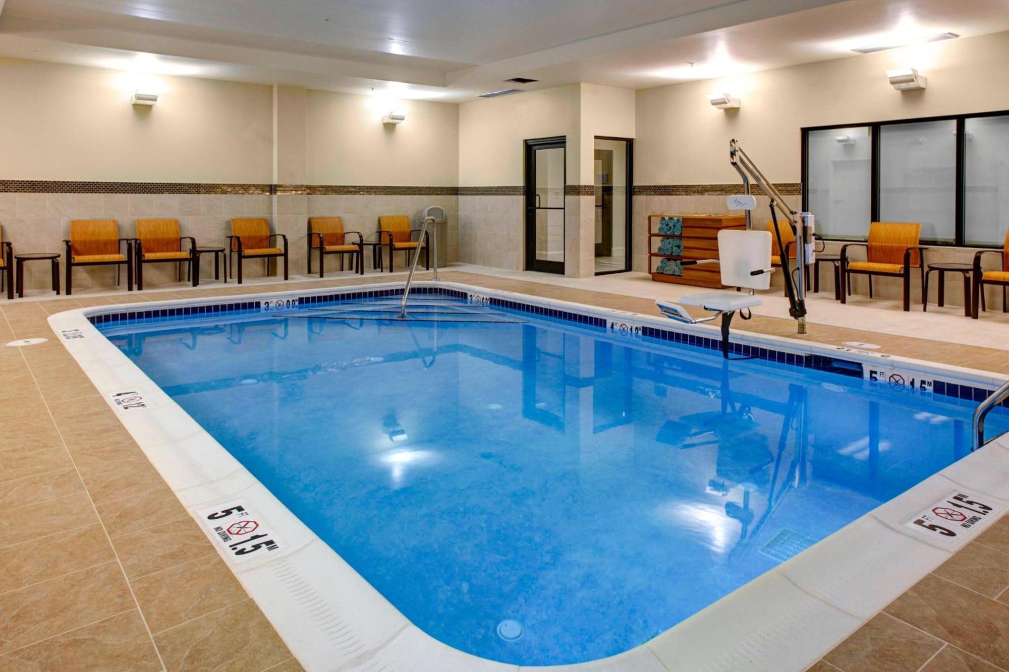 Courtyard By Marriott Carrollton Hotel Bagian luar foto