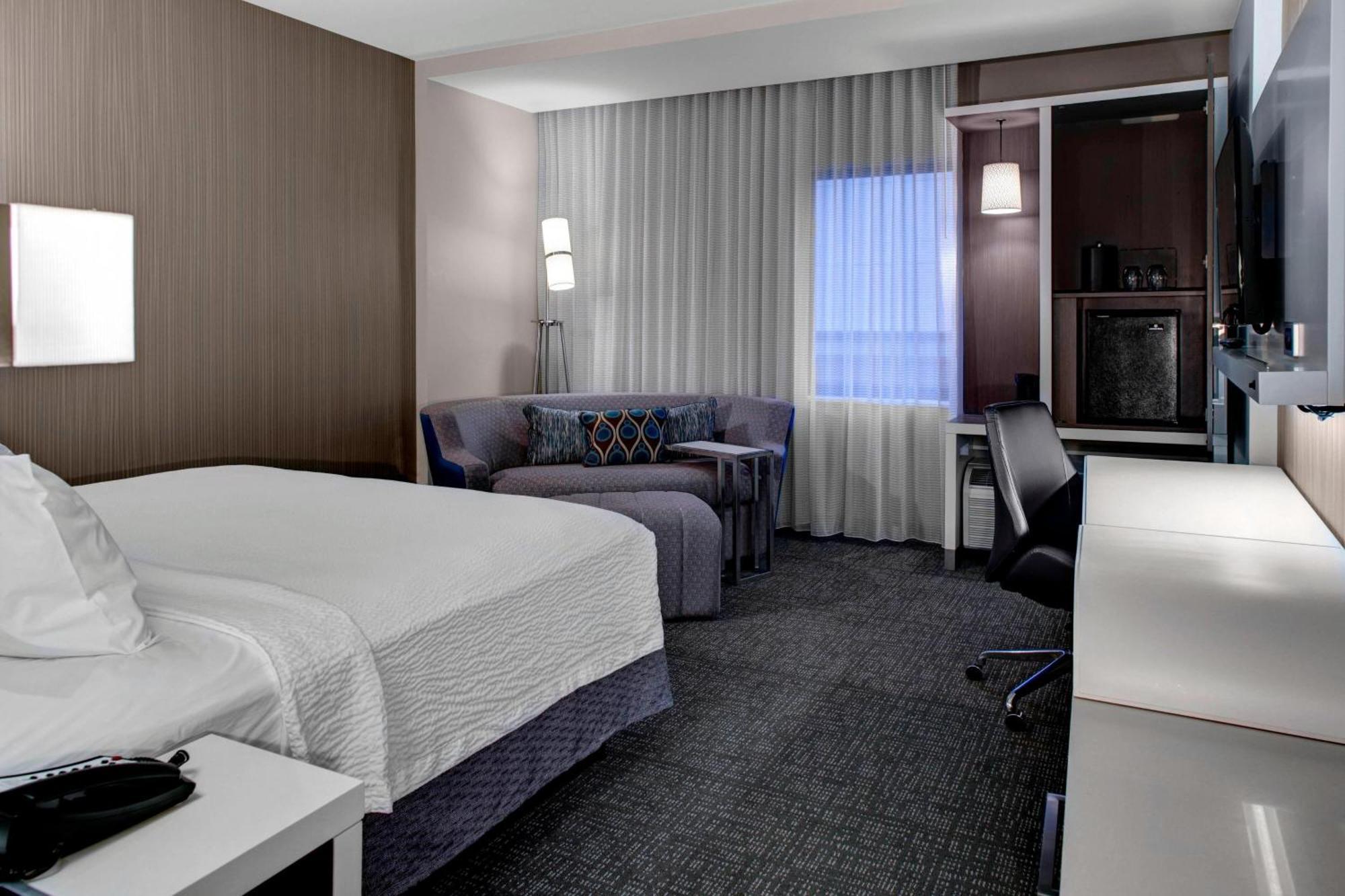 Courtyard By Marriott Carrollton Hotel Bagian luar foto