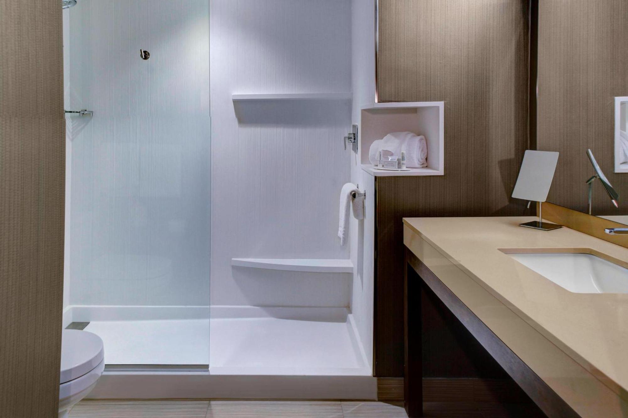 Courtyard By Marriott Carrollton Hotel Bagian luar foto