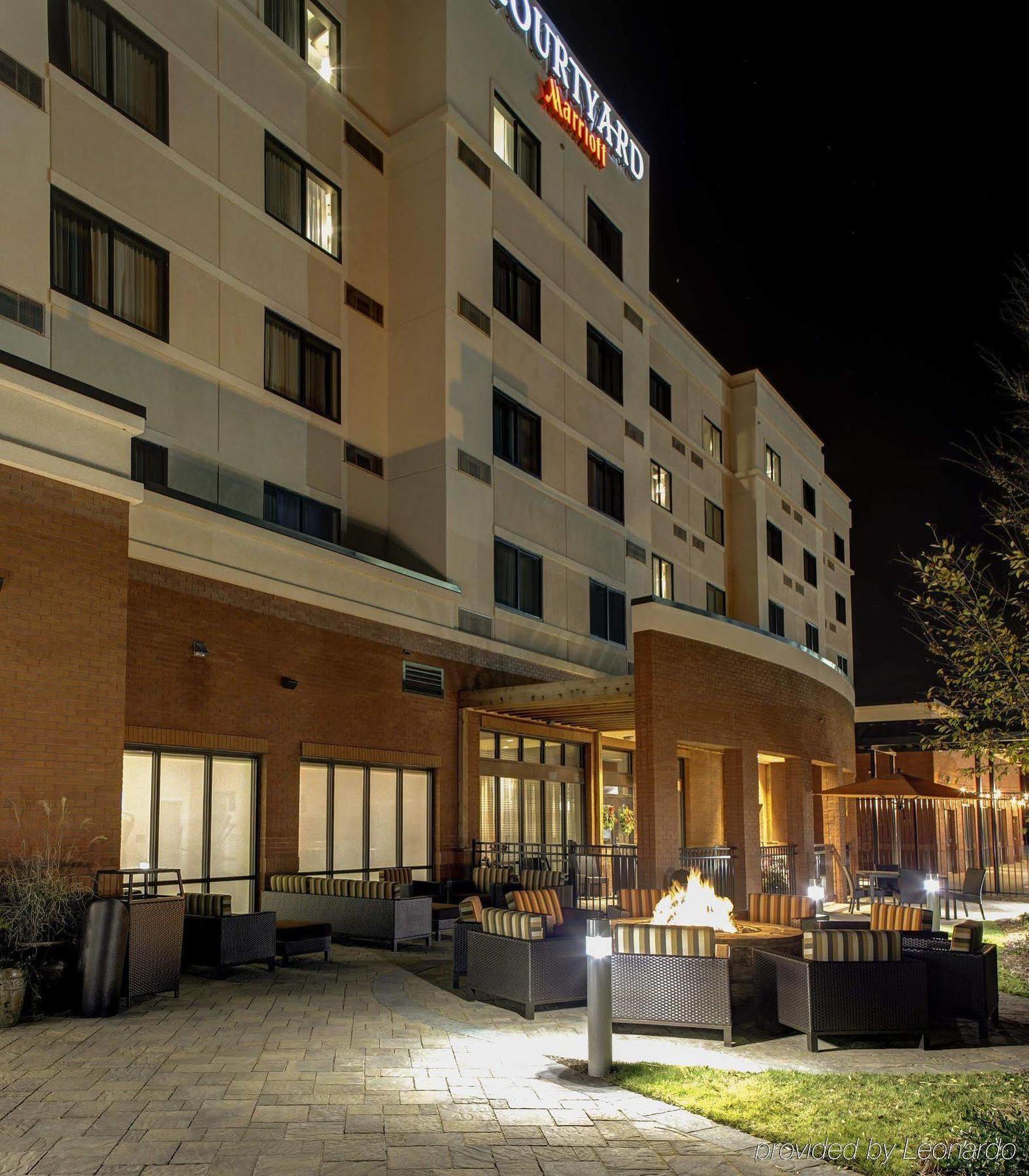 Courtyard By Marriott Carrollton Hotel Bagian luar foto